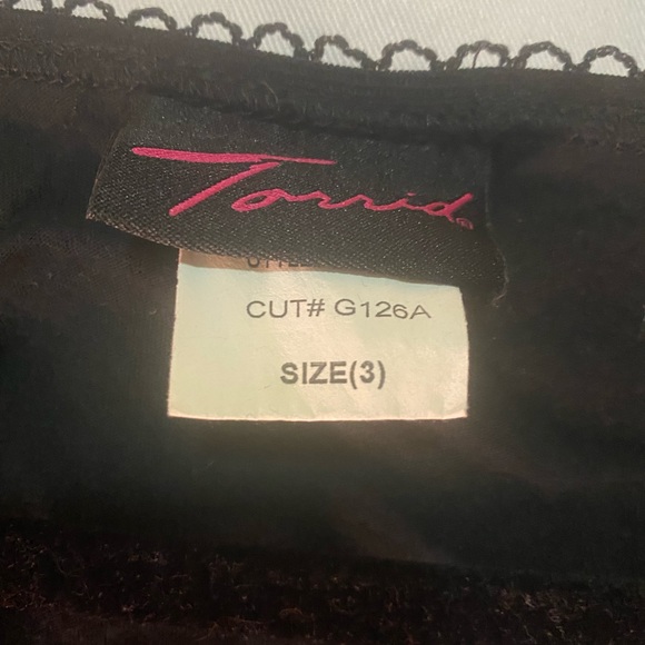 Torrid Pink on Black Floral Print 3/4 Sleeve Top, size 3X - Picture 3 of 4